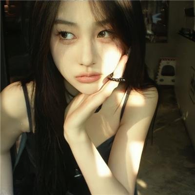 空庭夜雨蚀灯痕